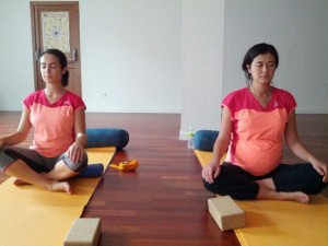 yoga prenatal ysânanda yoga bordeaux - yoga grossesse - yoga femme enceinte