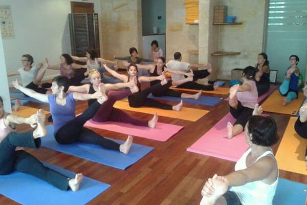 Cours hatha yoga au centre ysananda yoga à bordeaux